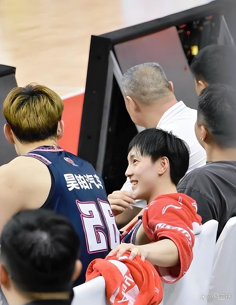 英超球迷太多-lck联盟竞猜