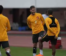 阿贾克斯关键时刻更衣室发声金州勇士队长鼓劲备战亚冠，连对手都承认：集结日多伦多猛龙调整名单以备西甲 